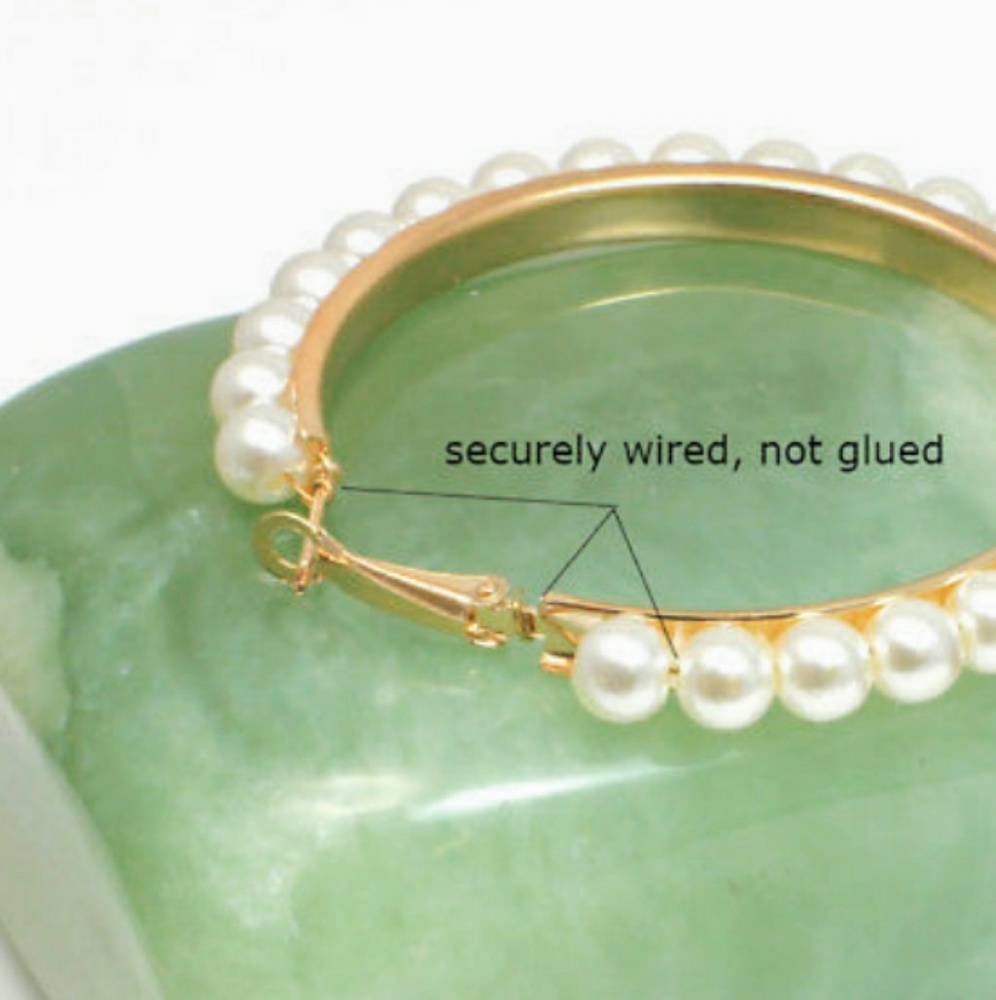 SALE! 5⭐Rated! Pearl & Gold Hoop Earrings - Picture 5 of 6